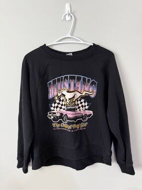 Retro Ford Black Mustang Graphic Crewneck Y2K Vintage Classic Car Pony Girl